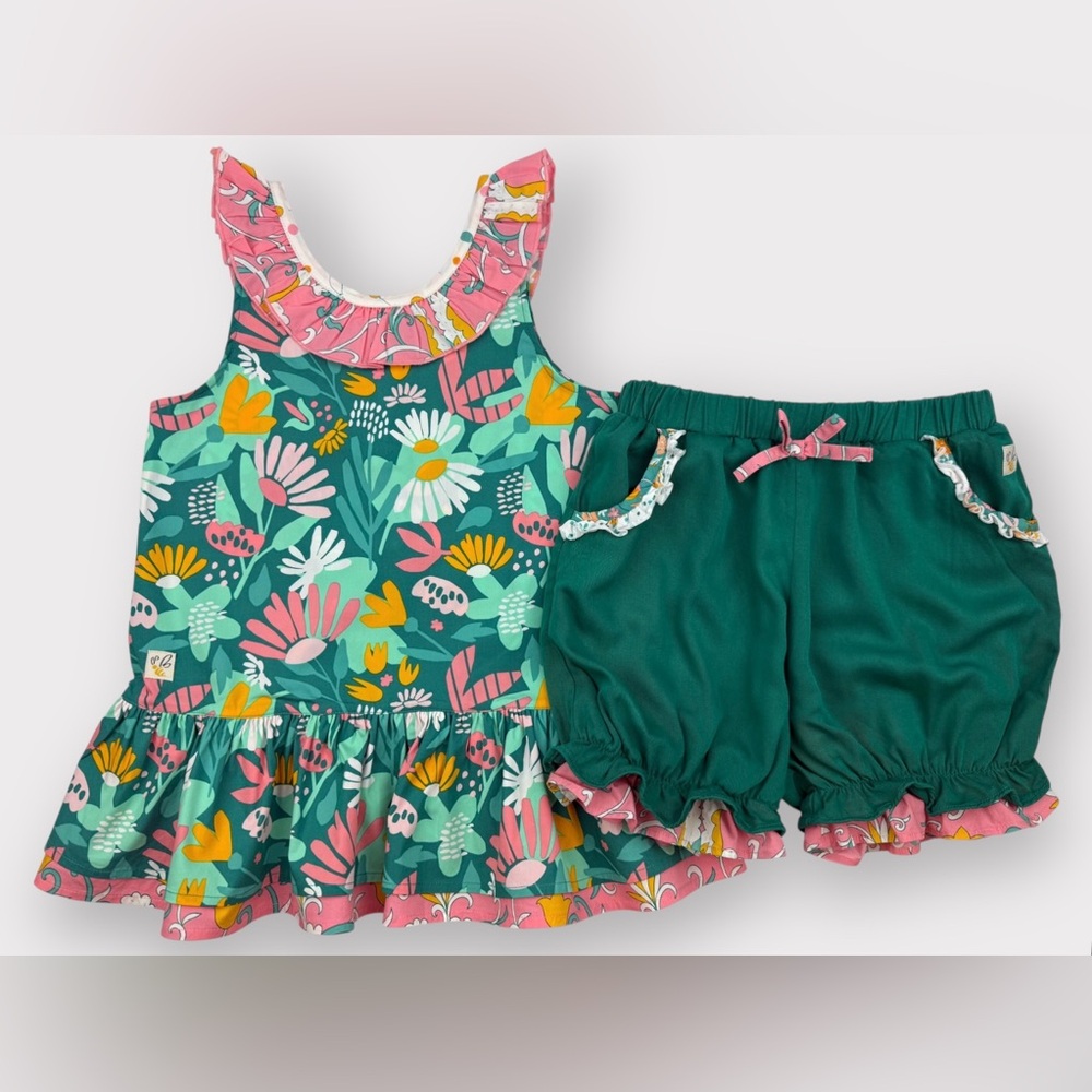 Sz 8 Wildflowers Darling Daisy top and sz 8 WF Grass Roots Shorts set